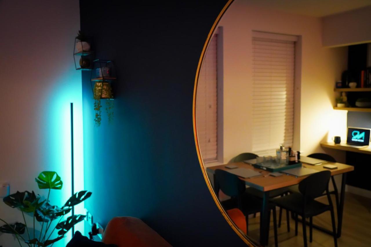 Neon Road At Park House Peterborough City Centre Apartment Exteriör bild